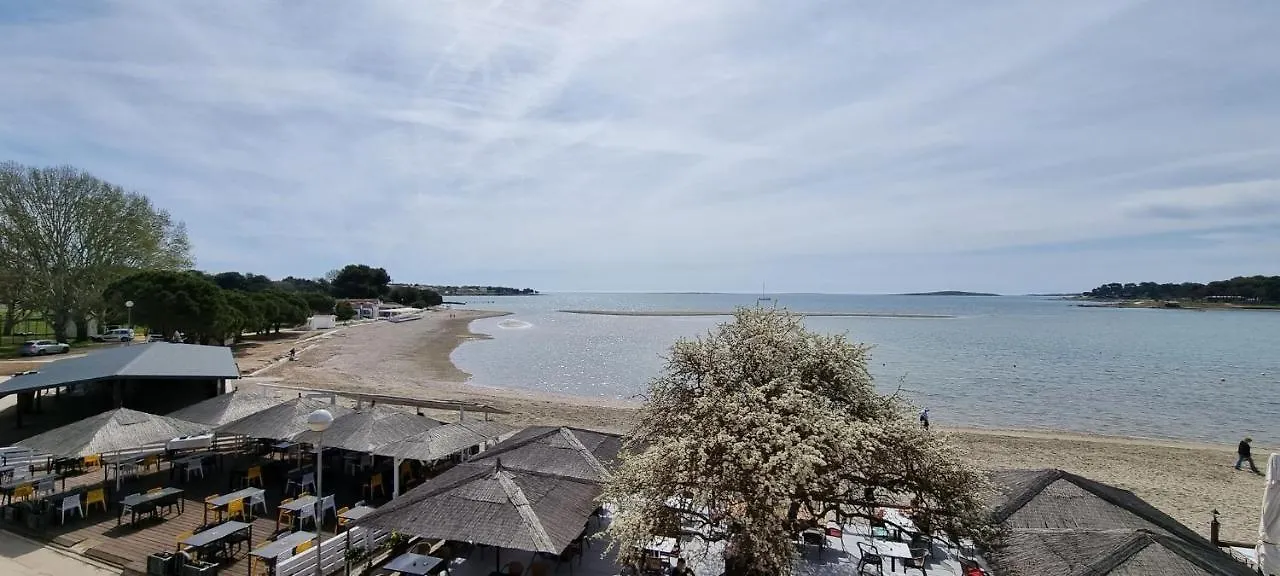 Apartments Real - 10 M From Sea Medulin